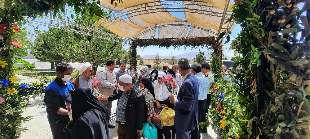 استقبال از نخستین گروه زایرین حج تمتع ۱۴۰۳ استان کرمان